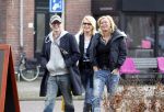 Amsterdam 15 februari 2011
Bridget Maasland met ouders op de cornelis schuytstraat.
Peter Smulders bv
