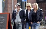 Amsterdam 15 februari 2011
Bridget Maasland met ouders op de cornelis schuytstraat.
Peter Smulders bv