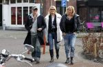 Amsterdam 15 februari 2011
Bridget Maasland met ouders op de cornelis schuytstraat.
Peter Smulders bv