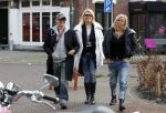 Amsterdam 15 februari 2011
Bridget Maasland met ouders op de cornelis schuytstraat.
Peter Smulders bv