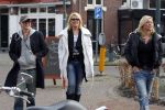 Amsterdam 15 februari 2011
Bridget Maasland met ouders op de cornelis schuytstraat.
Peter Smulders bv