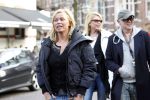 Amsterdam 15 februari 2011
Bridget Maasland met ouders op de cornelis schuytstraat.
Peter Smulders bv