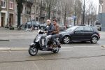 Amsterdam 25 februari 2011
Dean Saunders krijgt Vespa scooter met Buddha to Buddha spullen erop.
Peter Smulders bv