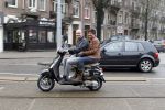 Amsterdam 25 februari 2011
Dean Saunders krijgt Vespa scooter met Buddha to Buddha spullen erop.
Peter Smulders bv