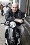 Amsterdam 25 februari 2011
Dean Saunders krijgt Vespa scooter met Buddha to Buddha spullen erop.
Peter Smulders bv