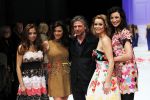 Amsterdam 7 maart 2011
Modeshow Jos v raak in de westergasfabriek met als modellen oa Georgina Verbaan Irene v d Laar Froukje de Both Quinty Trustfull Marvy Rieder en Kim Feenstra.
Peter Smulders bv