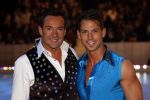 Hilversum 4 maart 2011
Sterren dansen op het ijs van SBDS 6 in studio 22 .Deelnemers zijn Monique Smit Jenny Smit Vivian Reys Babette v Veen Ralf Mackenbach Michael Boogerd en Sieneke Gerard Joling en Nance Coolen presenteren het. Gerard Joling met Joel Geleynse
Peter Smulders bv
