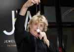 Utrecht 14 maart 2011
Hans Klok presenteert sieradenlijn .
Peter Smulders bv