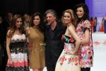 Amsterdam 7 maart 2011
Modeshow Jos v raak in de westergasfabriek met als modellen oa Georgina Verbaan Irene v d Laar Froukje de Both Quinty Trustfull Marvy Rieder en Kim Feenstra.
Peter Smulders bv