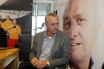 Amsterdam 14 maart 2011
Presentaie blad helden wat deze maand helemaal in het teken staat van Johan Cruijff. Frits en Barbara Barend presenteren het vanuit het olympisch stadion.
Peter Smulders bv