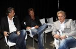 Hilversum 15 februari 2011
Presentatie serie iedereen is gek op Jack met Linda de Mol Jeroen v Koningsbrugge Beppie Melissen Kees Hulst en Tjebbo Gerritsma. John de Mol Jr. Erland Galjaar en Matthias Scholten
Peter Smulders bv