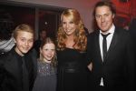 Amsterdam 8 maart 2011
Premiere van de film Gooische vrouwen in het nieuwe de la Mar theater. Linda de Mol met Jeroen Rietbergen en Julian en Noa
Peter Smulders bv