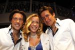 Hoofddorp 7 maart 2011
Magic Unlimited met Oscar Renzo en Lara Kazan worden ambassadeur van het goede doel dappere dodo's. Hun vader Hans kwam als verassing uit een doos.
Peter Smulders bv