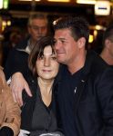Schiphol 14 maart 2011
Amanda Krabbe komt na 4 maanden terug op schiphol en wordt daar ontavangen door martijn Bickel Jasmijn Achilles Michelle en haar ouders en beste vriendinnen.
Peter Smulders bv