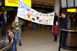 Schiphol 14 maart 2011
Amanda Krabbe komt na 4 maanden terug op schiphol en wordt daar ontavangen door martijn Bickel Jasmijn Achilles Michelle en haar ouders en beste vriendinnen.
Peter Smulders bv