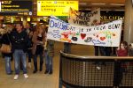 Schiphol 14 maart 2011
Amanda Krabbe komt na 4 maanden terug op schiphol en wordt daar ontavangen door martijn Bickel Jasmijn Achilles Michelle en haar ouders en beste vriendinnen.
Peter Smulders bv