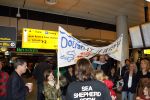 Schiphol 14 maart 2011
Amanda Krabbe komt na 4 maanden terug op schiphol en wordt daar ontavangen door martijn Bickel Jasmijn Achilles Michelle en haar ouders en beste vriendinnen.
Peter Smulders bv