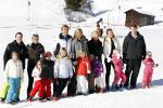 Lech 19 februari 2011
Fotosessie met de koninklijke familie in Lech. Aanwezig waren Koningin Beatrix Prins Willem Alexander Maxima Prinses Amalai Ariane en Alexia aslmede Prins Constantijn met zijn vrouw Prinses Laurentien en kinderen en Prins Friso met zijn vrouw Mabel Wisse Smit en hun kinderen.
Peter Smulders bv