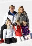 Lech 19 februari 2011
Fotosessie met de koninklijke familie in Lech. Aanwezig waren Koningin Beatrix Prins Willem Alexander Maxima Prinses Amalai Ariane en Alexia aslmede Prins Constantijn met zijn vrouw Prinses Laurentien en kinderen en Prins Friso met zijn vrouw Mabel Wisse Smit en hun kinderen.
Peter Smulders bv