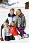 Lech 19 februari 2011
Fotosessie met de koninklijke familie in Lech. Aanwezig waren Koningin Beatrix Prins Willem Alexander Maxima Prinses Amalai Ariane en Alexia aslmede Prins Constantijn met zijn vrouw Prinses Laurentien en kinderen en Prins Friso met zijn vrouw Mabel Wisse Smit en hun kinderen.
Peter Smulders bv