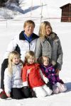 Lech 19 februari 2011
Fotosessie met de koninklijke familie in Lech. Aanwezig waren Koningin Beatrix Prins Willem Alexander Maxima Prinses Amalai Ariane en Alexia aslmede Prins Constantijn met zijn vrouw Prinses Laurentien en kinderen en Prins Friso met zijn vrouw Mabel Wisse Smit en hun kinderen.
Peter Smulders bv