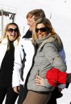 Lech 19 februari 2011
Fotosessie met de koninklijke familie in Lech. Aanwezig waren Koningin Beatrix Prins Willem Alexander Maxima Prinses Amalai Ariane en Alexia aslmede Prins Constantijn met zijn vrouw Prinses Laurentien en kinderen en Prins Friso met zijn vrouw Mabel Wisse Smit en hun kinderen.
Peter Smulders bv