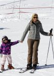Lech 19 februari 2011
Fotosessie met de koninklijke familie in Lech. Aanwezig waren Koningin Beatrix Prins Willem Alexander Maxima Prinses Amalai Ariane en Alexia aslmede Prins Constantijn met zijn vrouw Prinses Laurentien en kinderen en Prins Friso met zijn vrouw Mabel Wisse Smit en hun kinderen.
Peter Smulders bv
