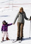 Lech 19 februari 2011
Fotosessie met de koninklijke familie in Lech. Aanwezig waren Koningin Beatrix Prins Willem Alexander Maxima Prinses Amalai Ariane en Alexia aslmede Prins Constantijn met zijn vrouw Prinses Laurentien en kinderen en Prins Friso met zijn vrouw Mabel Wisse Smit en hun kinderen.
Peter Smulders bv