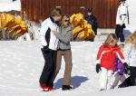 Lech 19 februari 2011
Fotosessie met de koninklijke familie in Lech. Aanwezig waren Koningin Beatrix Prins Willem Alexander Maxima Prinses Amalai Ariane en Alexia aslmede Prins Constantijn met zijn vrouw Prinses Laurentien en kinderen en Prins Friso met zijn vrouw Mabel Wisse Smit en hun kinderen.
Peter Smulders bv