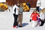 Lech 19 februari 2011
Fotosessie met de koninklijke familie in Lech. Aanwezig waren Koningin Beatrix Prins Willem Alexander Maxima Prinses Amalai Ariane en Alexia aslmede Prins Constantijn met zijn vrouw Prinses Laurentien en kinderen en Prins Friso met zijn vrouw Mabel Wisse Smit en hun kinderen.
Peter Smulders bv