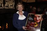 Zeist 10 maart 2011
Mieke Telkamp ontvangt uit handen van Anneke Gronloh een gouden DVD. Bart Peeters heeft alles georganiseerd.
Peter Smulders bv