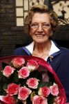 Zeist 10 maart 2011
Mieke Telkamp ontvangt uit handen van Anneke Gronloh een gouden DVD. Bart Peeters heeft alles georganiseerd.
Peter Smulders bv