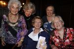 Zeist 10 maart 2011
Mieke Telkamp ontvangt uit handen van Anneke Gronloh een gouden DVD. Bart Peeters heeft alles georganiseerd.
Peter Smulders bv