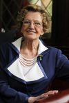 Zeist 10 maart 2011
Mieke Telkamp ontvangt uit handen van Anneke Gronloh een gouden DVD. Bart Peeters heeft alles georganiseerd.
Peter Smulders bv