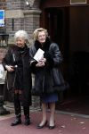 Zeist 10 maart 2011
Mieke Telkamp ontvangt uit handen van Anneke Gronloh een gouden DVD. Bart Peeters heeft alles georganiseerd.
Peter Smulders bv