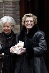 Zeist 10 maart 2011
Mieke Telkamp ontvangt uit handen van Anneke Gronloh een gouden DVD. Bart Peeters heeft alles georganiseerd.
Peter Smulders bv