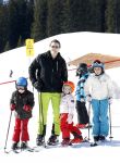 Lech 19 februari 2011
Fotosessie met de koninklijke familie in Lech. Aanwezig waren Koningin Beatrix Prins Willem Alexander Maxima Prinses Amalai Ariane en Alexia aslmede Prins Constantijn met zijn vrouw Prinses Laurentien en kinderen en Prins Friso met zijn vrouw Mabel Wisse Smit en hun kinderen.
Peter Smulders bv