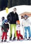 Lech 19 februari 2011
Fotosessie met de koninklijke familie in Lech. Aanwezig waren Koningin Beatrix Prins Willem Alexander Maxima Prinses Amalai Ariane en Alexia aslmede Prins Constantijn met zijn vrouw Prinses Laurentien en kinderen en Prins Friso met zijn vrouw Mabel Wisse Smit en hun kinderen.
Peter Smulders bv