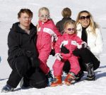 Lech 19 februari 2011
Fotosessie met de koninklijke familie in Lech. Aanwezig waren Koningin Beatrix Prins Willem Alexander Maxima Prinses Amalai Ariane en Alexia aslmede Prins Constantijn met zijn vrouw Prinses Laurentien en kinderen en Prins Friso met zijn vrouw Mabel Wisse Smit en hun kinderen.
Peter Smulders bv