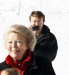 Lech 19 februari 2011
Fotosessie met de koninklijke familie in Lech. Aanwezig waren Koningin Beatrix Prins Willem Alexander Maxima Prinses Amalai Ariane en Alexia aslmede Prins Constantijn met zijn vrouw Prinses Laurentien en kinderen en Prins Friso met zijn vrouw Mabel Wisse Smit en hun kinderen.
Peter Smulders bv