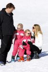 Lech 19 februari 2011
Fotosessie met de koninklijke familie in Lech. Aanwezig waren Koningin Beatrix Prins Willem Alexander Maxima Prinses Amalai Ariane en Alexia aslmede Prins Constantijn met zijn vrouw Prinses Laurentien en kinderen en Prins Friso met zijn vrouw Mabel Wisse Smit en hun kinderen.
Peter Smulders bv