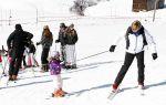 Lech 19 februari 2011
Fotosessie met de koninklijke familie in Lech. Aanwezig waren Koningin Beatrix Prins Willem Alexander Maxima Prinses Amalai Ariane en Alexia aslmede Prins Constantijn met zijn vrouw Prinses Laurentien en kinderen en Prins Friso met zijn vrouw Mabel Wisse Smit en hun kinderen.
Peter Smulders bv