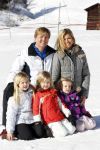 Lech 19 februari 2011
Fotosessie met de koninklijke familie in Lech. Aanwezig waren Koningin Beatrix Prins Willem Alexander Maxima Prinses Amalai Ariane en Alexia aslmede Prins Constantijn met zijn vrouw Prinses Laurentien en kinderen en Prins Friso met zijn vrouw Mabel Wisse Smit en hun kinderen.
Peter Smulders bv