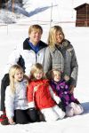 Lech 19 februari 2011
Fotosessie met de koninklijke familie in Lech. Aanwezig waren Koningin Beatrix Prins Willem Alexander Maxima Prinses Amalai Ariane en Alexia aslmede Prins Constantijn met zijn vrouw Prinses Laurentien en kinderen en Prins Friso met zijn vrouw Mabel Wisse Smit en hun kinderen.
Peter Smulders bv