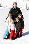 Lech 19 februari 2011
Fotosessie met de koninklijke familie in Lech. Aanwezig waren Koningin Beatrix Prins Willem Alexander Maxima Prinses Amalai Ariane en Alexia aslmede Prins Constantijn met zijn vrouw Prinses Laurentien en kinderen en Prins Friso met zijn vrouw Mabel Wisse Smit en hun kinderen.
Peter Smulders bv