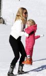 Lech 19 februari 2011
Fotosessie met de koninklijke familie in Lech. Aanwezig waren Koningin Beatrix Prins Willem Alexander Maxima Prinses Amalai Ariane en Alexia aslmede Prins Constantijn met zijn vrouw Prinses Laurentien en kinderen en Prins Friso met zijn vrouw Mabel Wisse Smit en hun kinderen.
Peter Smulders bv