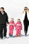Lech 19 februari 2011
Fotosessie met de koninklijke familie in Lech. Aanwezig waren Koningin Beatrix Prins Willem Alexander Maxima Prinses Amalai Ariane en Alexia aslmede Prins Constantijn met zijn vrouw Prinses Laurentien en kinderen en Prins Friso met zijn vrouw Mabel Wisse Smit en hun kinderen.
Peter Smulders bv