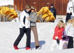 Lech 19 februari 2011
Fotosessie met de koninklijke familie in Lech. Aanwezig waren Koningin Beatrix Prins Willem Alexander Maxima Prinses Amalai Ariane en Alexia aslmede Prins Constantijn met zijn vrouw Prinses Laurentien en kinderen en Prins Friso met zijn vrouw Mabel Wisse Smit en hun kinderen.
Peter Smulders bv