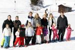 Lech 19 februari 2011
Fotosessie met de koninklijke familie in Lech. Aanwezig waren Koningin Beatrix Prins Willem Alexander Maxima Prinses Amalai Ariane en Alexia aslmede Prins Constantijn met zijn vrouw Prinses Laurentien en kinderen en Prins Friso met zijn vrouw Mabel Wisse Smit en hun kinderen.
Peter Smulders bv