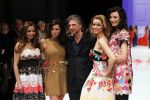 Amsterdam 7 maart 2011
Modeshow Jos v raak in de westergasfabriek met als modellen oa Georgina Verbaan Irene v d Laar Froukje de Both Quinty Trustfull Marvy Rieder en Kim Feenstra.
Peter Smulders bv